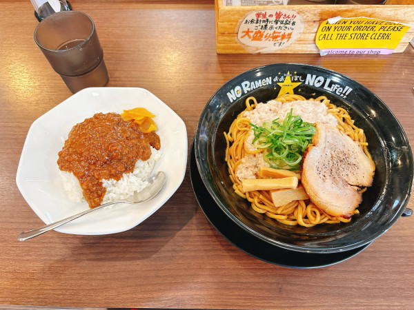 「鬼背脂油そば＋キーマカレー」@おおぼし 松本駅ビル店の写真