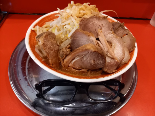 「小ラーメン豚入り(野菜・あぶら増し)」@ラーメンタロー 五反田の陣の写真