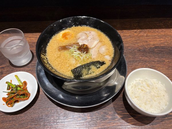「嵐ゲンコツらーめん」@らあめん花月嵐 新宿二丁目店の写真