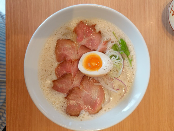 「特製鶏白湯」@鶏白湯そば 鶏すけの写真