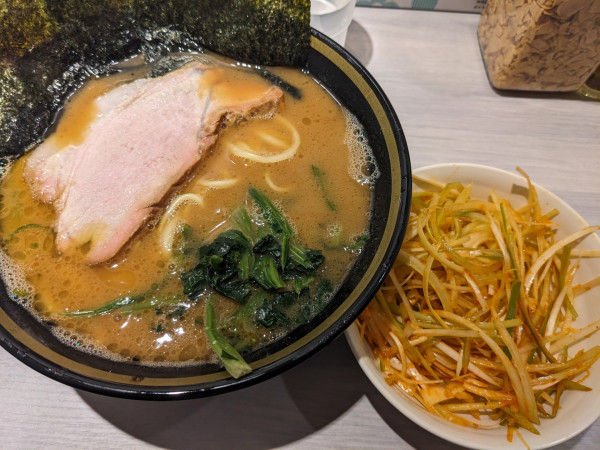 「ラーメン＋辛ネギ」@横浜家系ラーメン てつ家の写真