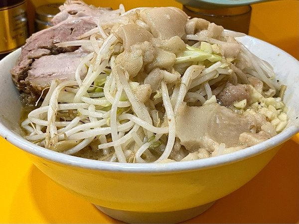 「バタードクロ ニンニク ヤサイ アブラマシマシ」@ラーメン二郎 八王子野猿街道店2の写真