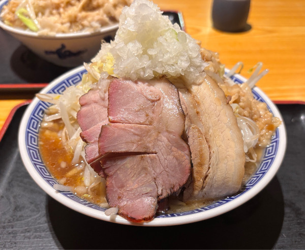 「角ふじそば(ライト)＋ロース肉2枚」@つくば麺屋こうじの写真