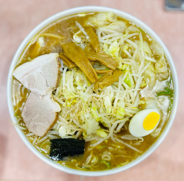 「ワンタンメン、大盛り、野菜、濃いめ」@所沢大勝軒の写真