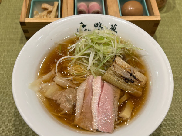 「鴨らーめん 特上 国産丸太白葱 白髪ねぎ柚子和え」@らーめん 鴨to葱の写真