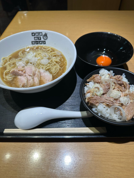 「【自家製麺伊藤 ×中華蕎麦屋伊藤】肉そば+卵かけごはんセット」@#新宿地下ラーメンの写真