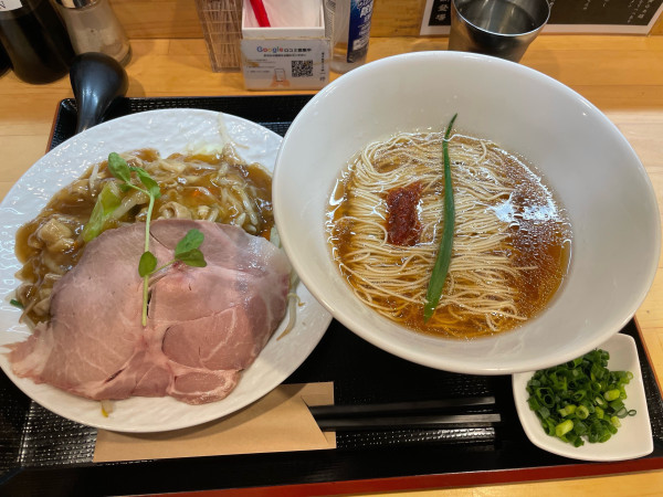 「クリア豚骨野菜らぁ麺」@博多豚骨らぁ麺 一絆 上野御徒町本店の写真