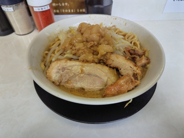 「ラーメン小　ヤサイ少なめアブラ　1100」@ラーメン豚ヒロの写真