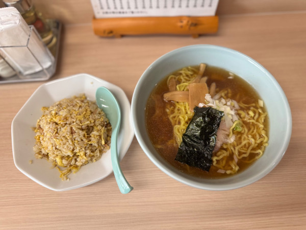 「ラーメンチャーハンセット 900円」@栄光軒の写真