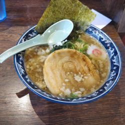 煮干し豚骨ラーメン