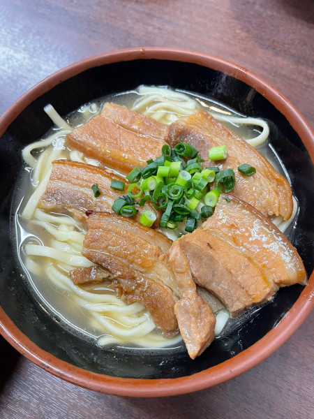 「三枚肉そば」@うちなーすば ヤージ小の写真