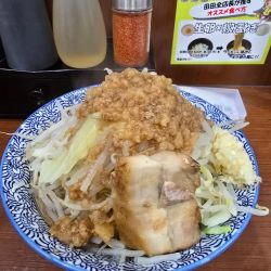 小ラーメン　ニンニク　野菜マシ　アブラマシマシ　豚1枚