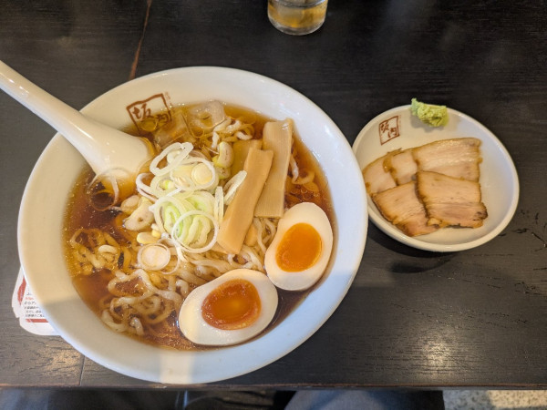 「和風冷やしラーメン990円、味玉140円」@喜多方ラーメン 坂内 木場店の写真