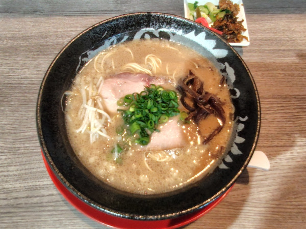 「こってり久留米ラーメン（ふつう）780円」@龍瞳の写真