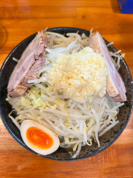 「ラーメン(野菜マシ、ニンニク多め)」@ラーメン梅 梅島店の写真