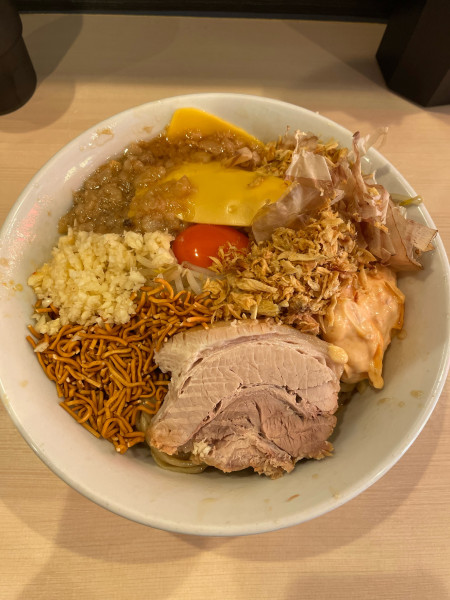 「限定 ハイマウントまぜそば」@鷹の目 蒲田店の写真