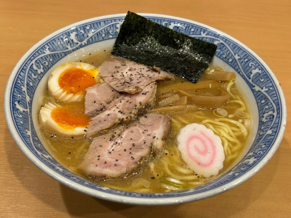 「特製中華そば」@中華そば 青葉 池袋サンシャイン店の写真