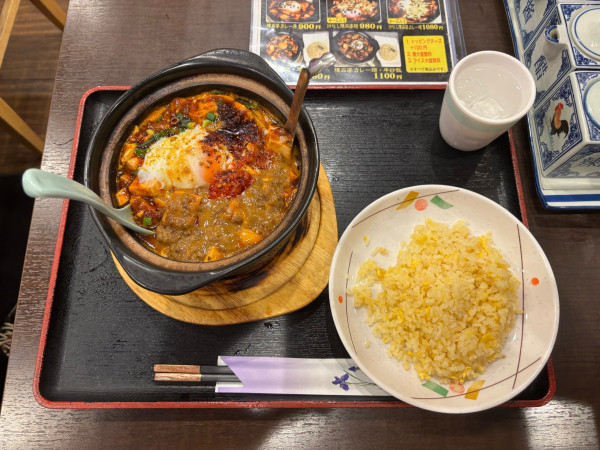 「陳麻婆カレー麺大盛激辛　半炒飯（1100円）」@麻辣房の写真