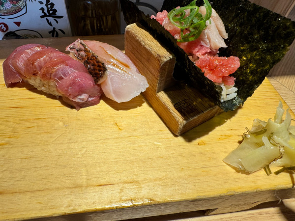 「握り3貫+おいかつおラーメン1000円」@鮨とラーメン うおがしや 新橋店の写真