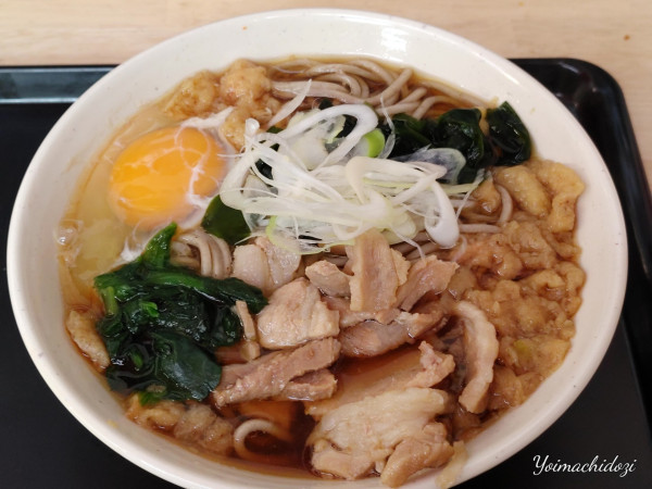 「肉玉そば（680円）」@立ち喰いそばうどん 松石の写真