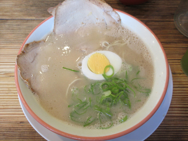 「ラーメン（並）（860円）」@久留米とんこつラーメン松山分校の写真