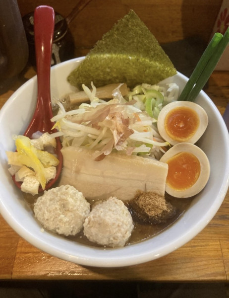 「醤油炊き味玉しろぼしらーめん中盛」@つけ麺 しろぼしの写真
