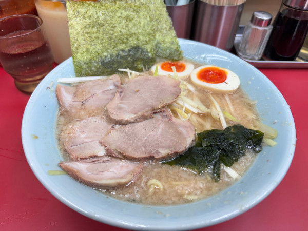 「ネギチャーシューメン＋中盛＋味玉　太麺変更」@ラーメンショップ 牛久結束店の写真