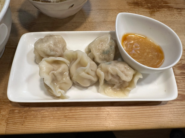 「手作り茹で上げ餃子450円」@らーめんや なかじゅう亭 高崎市通町本店の写真