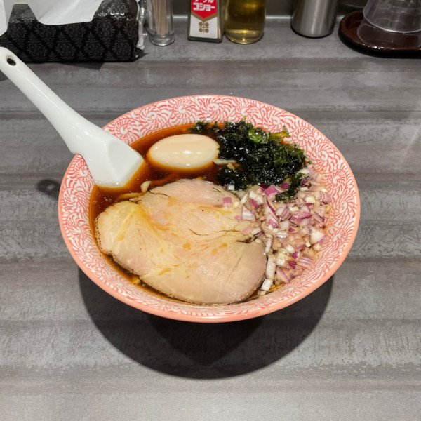 「こく旨たまり醤油+味玉」@麺や べらぼうの写真