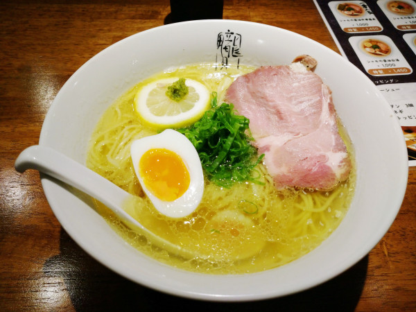 「シャモの塩中華蕎麦（1,000円）」@鶏出汁 朧月夜（【旧店名】麺屋まこと）の写真