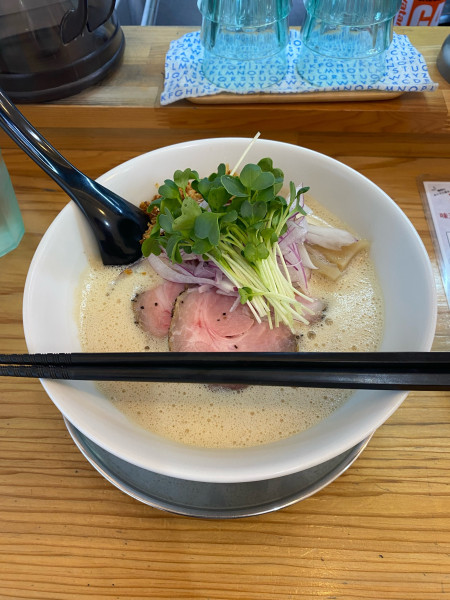 「鶏泡しょうゆニンニクトッピング」@鶏泡そば 草戸ベースの写真