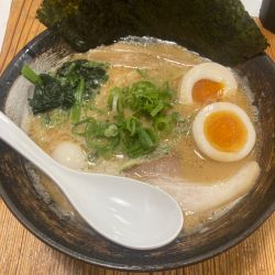 クリーミーとんこつ醤油味玉のせ