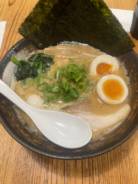 「クリーミーとんこつ醤油味玉のせ」@クリーミーTonkotsuラーメン 麺家 神明 栄スカイル店の写真