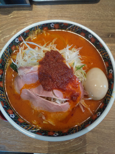 「辛味噌ラーメン（味玉付き）」@純米味噌ラーメン ゑびすの写真