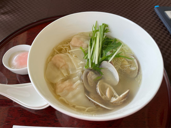 「貝出汁ラーメン(温玉付)」@PGM富岡カントリークラブ サウスコース レストランの写真
