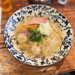 塩そば890円(税込979円)