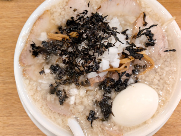 「背脂中華＋ゆで卵」@ヤマスズメの写真