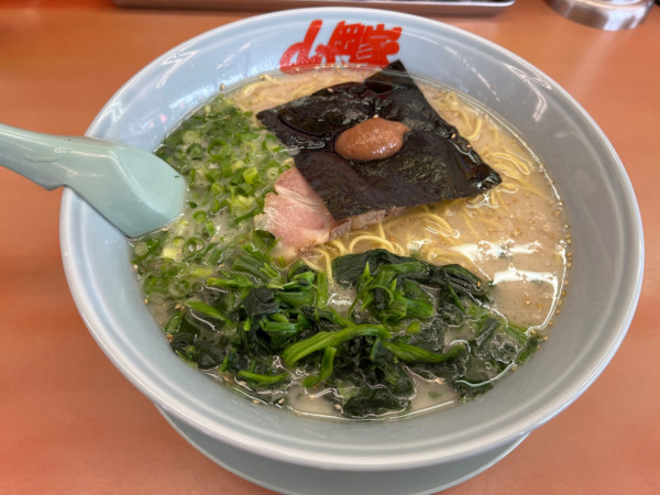 「朝ラーメン＋麺大盛＋ほうれん草＋替え玉1玉」@ラーメン山岡家 いわき店の写真