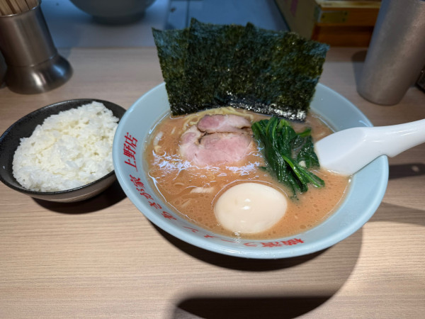 「ラーメン並+味玉+小ライス」@横濱ラーメン あさが家 上野店の写真