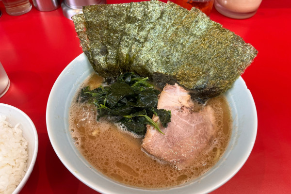 「ラーメン並+海苔」@横浜ラーメン 武蔵家 大井町店の写真