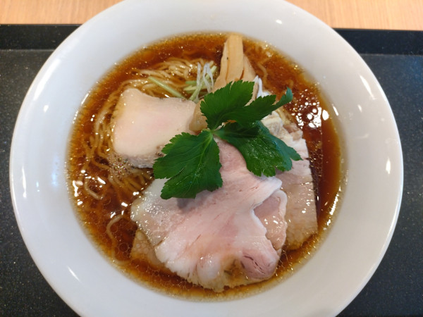 「はつかり醤油らーめん ¥1000」@らーめんとカレーのお店 NEWかれいどの写真