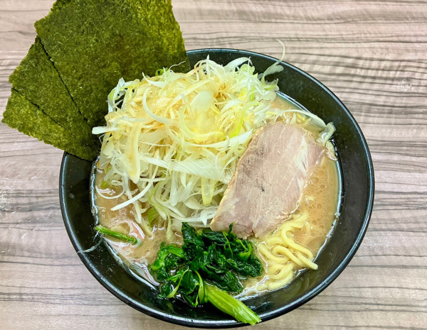 「ネギラーメン 中」@家系らーめん 武蔵家 川越店の写真