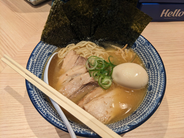 「特製焼きあご鶏白湯らぁ麺 （醤油）」@中華そば かじもとの写真