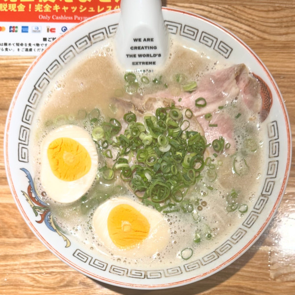 「プレミアム玉子ラーメン」@博多ラーメン でぶちゃん 高田馬場本店の写真