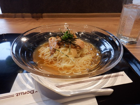 「鶏と炙りねぎのさっぱり涼風麺」@ミスタードーナッツ 古淵駅前ショップの写真