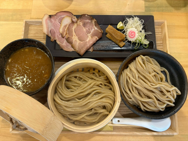 「せいろ蒸しとつけめんの相盛　せいろと二郎」@麺はやしの写真