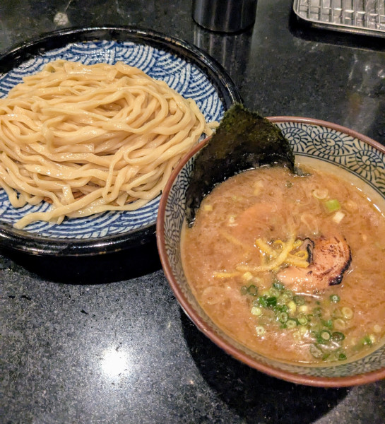 「濃厚地鶏魚介つけ麺  1,000円」@青山焼鳥倶楽部の写真