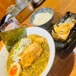 みそマー油らーめん餃子セット1050円＋250円