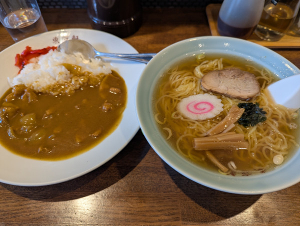 「日替わり定食(半カレーライス＋ラーメン)」@中華料理 東京軒の写真