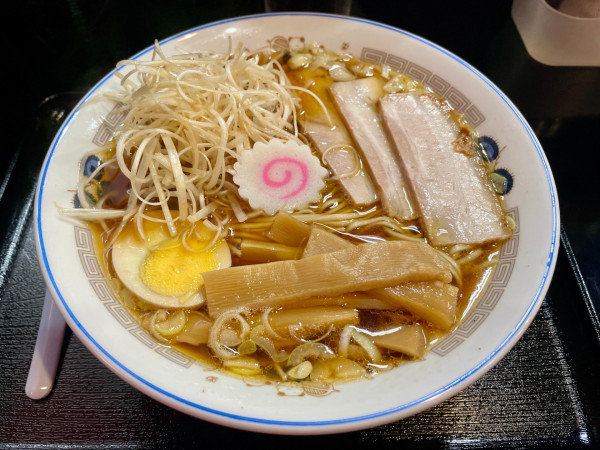 「ハートランド２本＋チャーシュー皿→ラーメン細麺 味付白髪ネギ」@中華そば 下連雀の写真